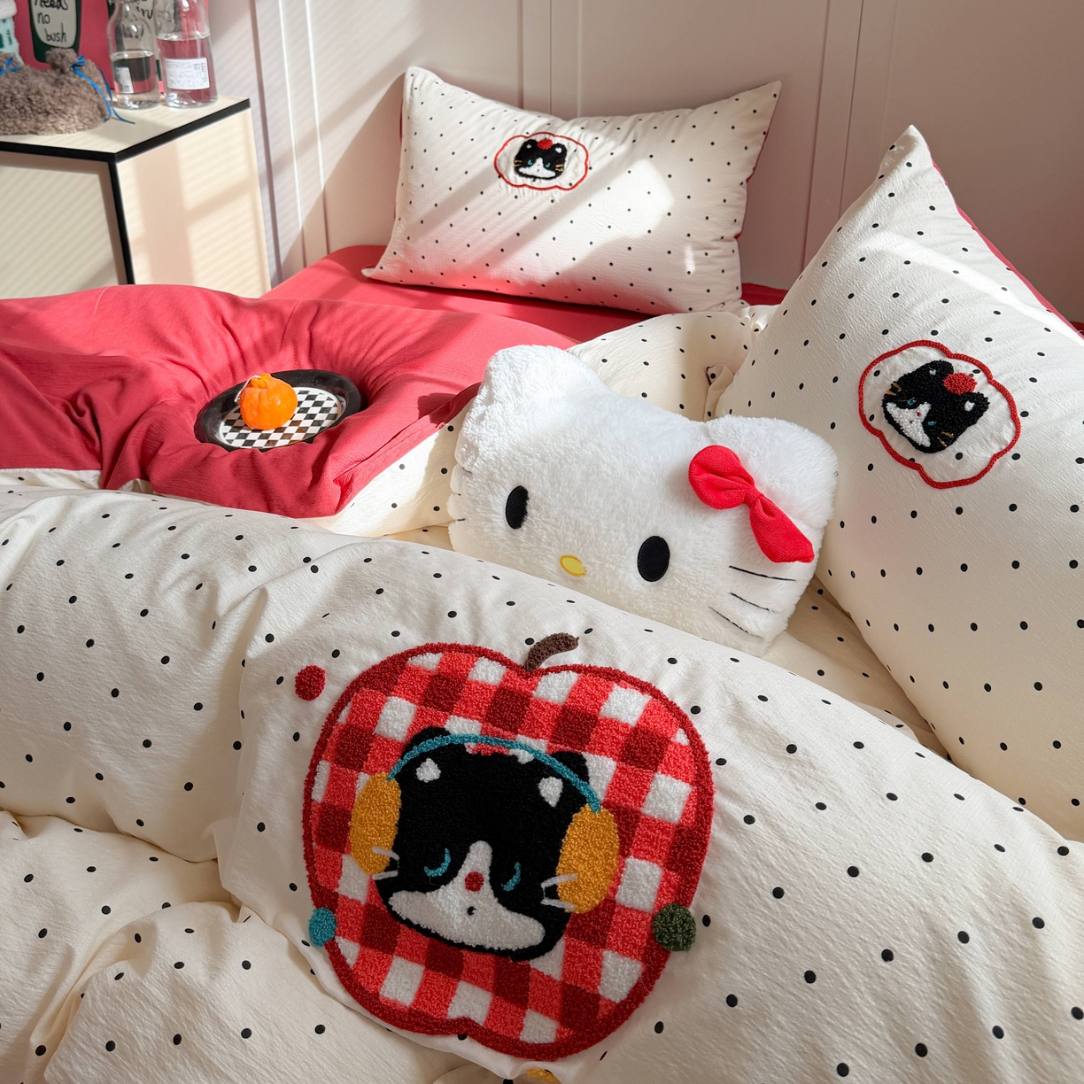 91家纺网 家纺一手货源 找家纺 美乐迪家纺 2026新款云感双层纱毛巾绣四件套（会员-2） 苹果猫