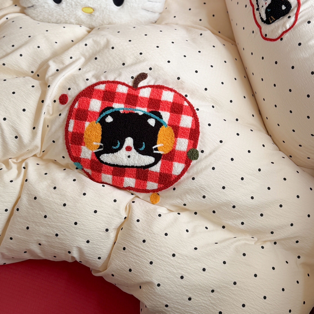 91家纺网 家纺一手货源 找家纺 美乐迪家纺 2026新款云感双层纱毛巾绣四件套（会员-2） 苹果猫