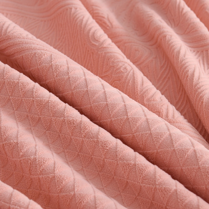 91家纺网 家纺一手货源 找家纺 优家居工厂店 2026新款高克重240克雕花烂花夹棉床盖四件套床单四件套牛奶绒床裙四件套 朱丽叶-粉