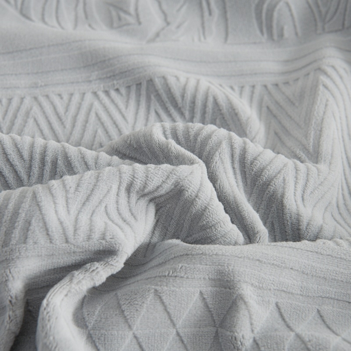 91家纺网 家纺一手货源 找家纺 优家居工厂店 2026新款高克重240克雕花烂花夹棉床盖四件套床单四件套牛奶绒床裙四件套 朱丽叶-灰