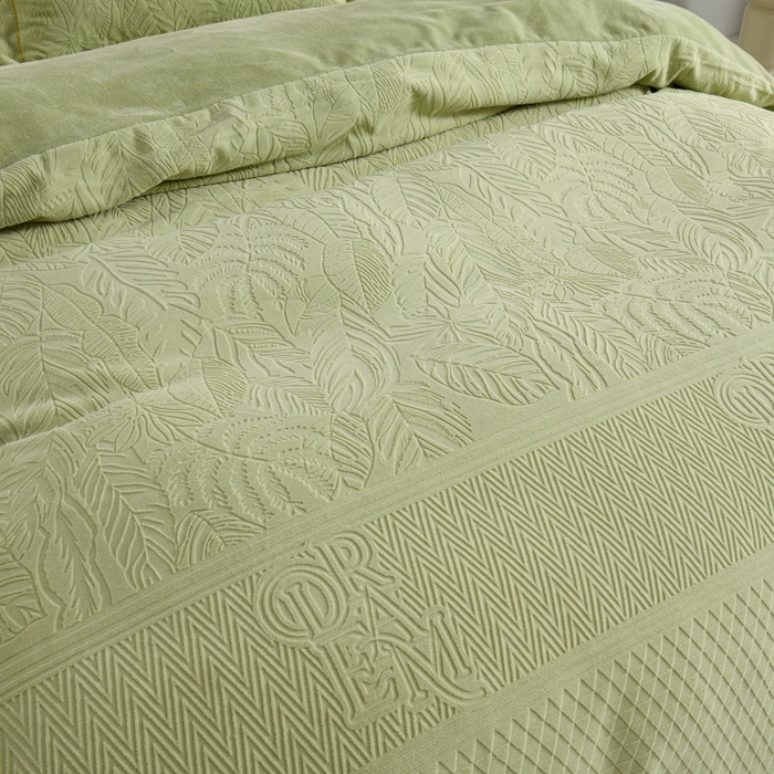 91家纺网 家纺一手货源 找家纺 优家居工厂店 2026新款高克重240克雕花烂花夹棉床盖四件套床单四件套牛奶绒床裙四件套 朱丽叶-绿