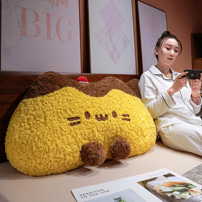 91家纺网 家纺一手货源 找家纺 仟亿莱 2026新款月牙布丁猫刷花大靠背 月牙圆眼布丁猫