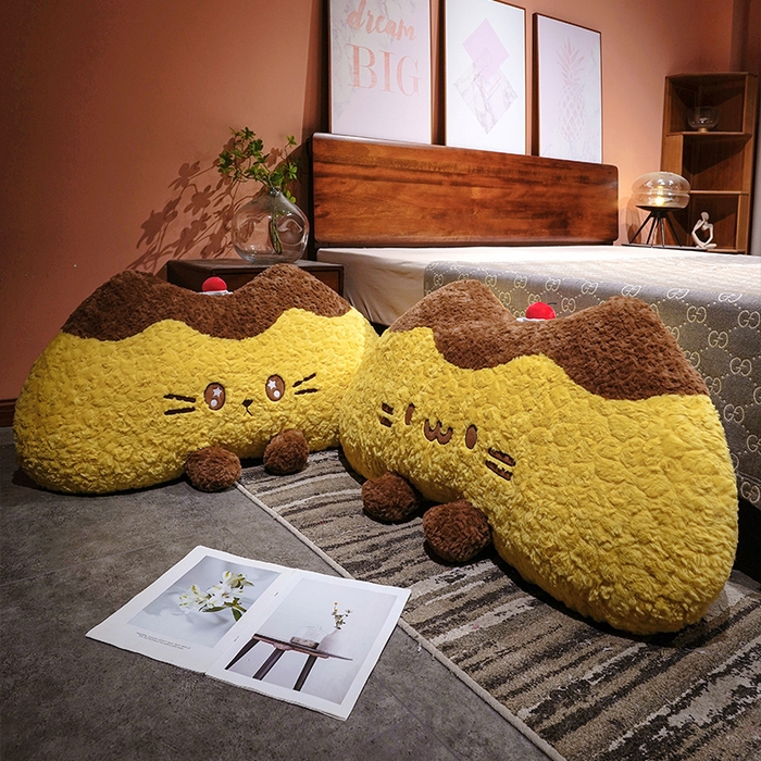 91家纺网 家纺一手货源 找家纺 仟亿莱 2026新款月牙布丁猫刷花大靠背 月牙星星眼布丁猫