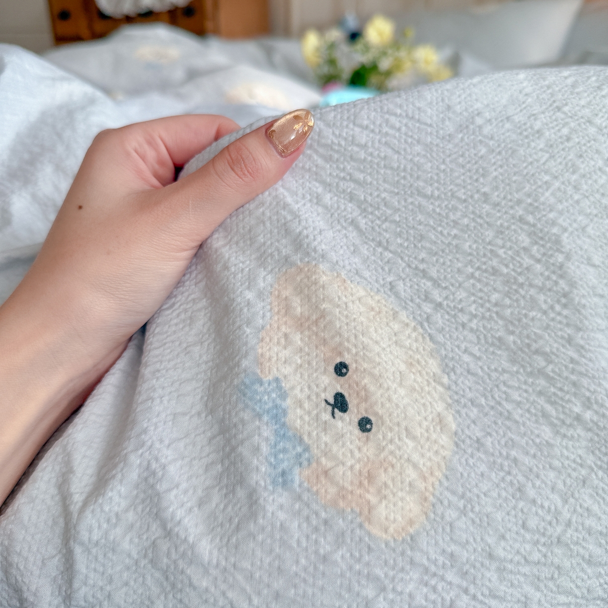 91家纺网 家纺一手货源 找家纺 初念 2026新款A类高品质110克超柔泡芙纱四件套 蓝领结狗