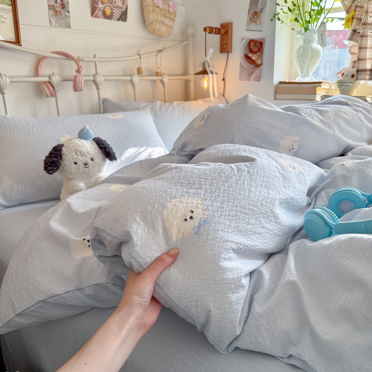 91家纺网 家纺一手货源 找家纺 初念 2026新款A类高品质110克超柔泡芙纱四件套 蓝领结狗