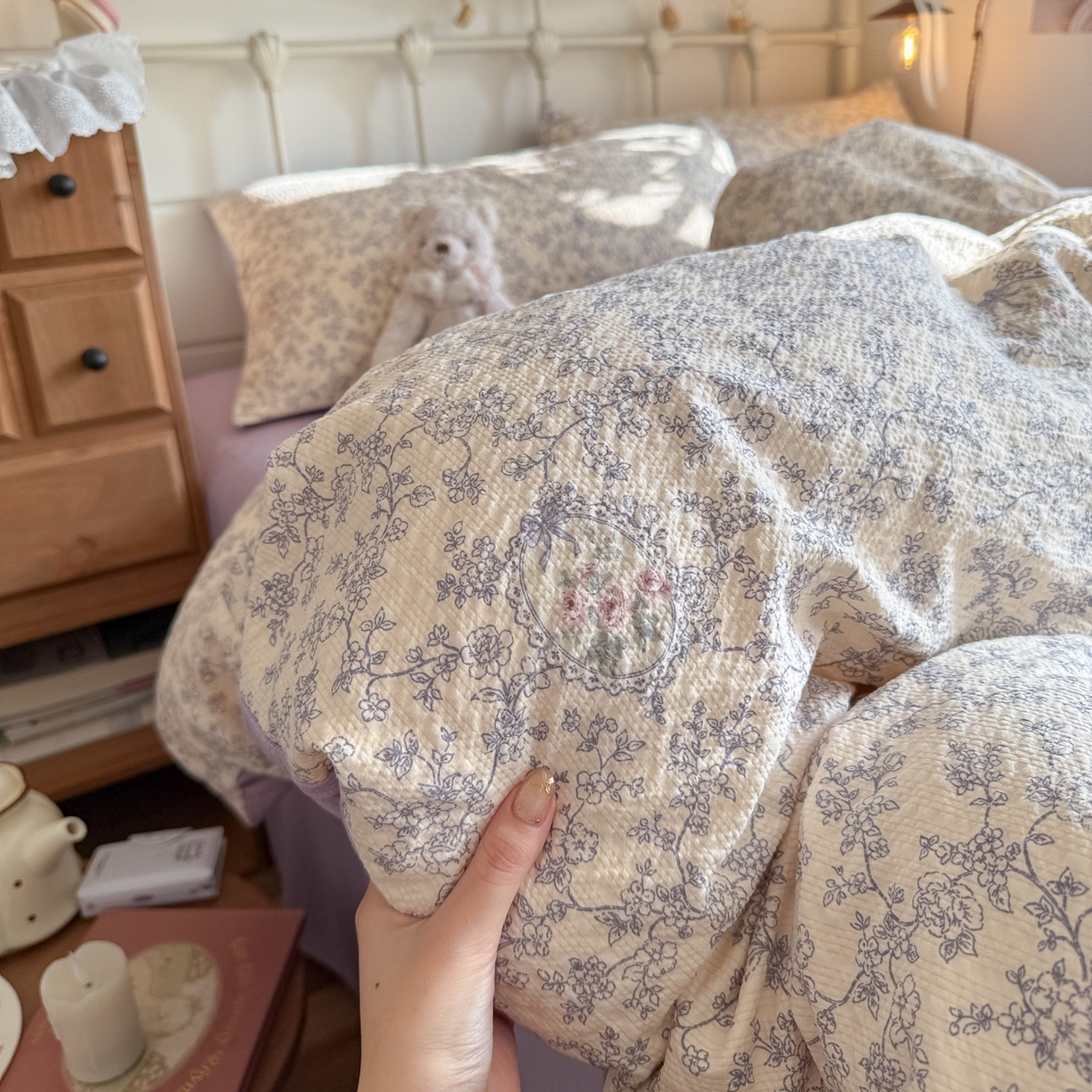 91家纺网 家纺一手货源 找家纺 初念 2026新款A类高品质110克超柔泡芙纱四件套 蕾丝花匣