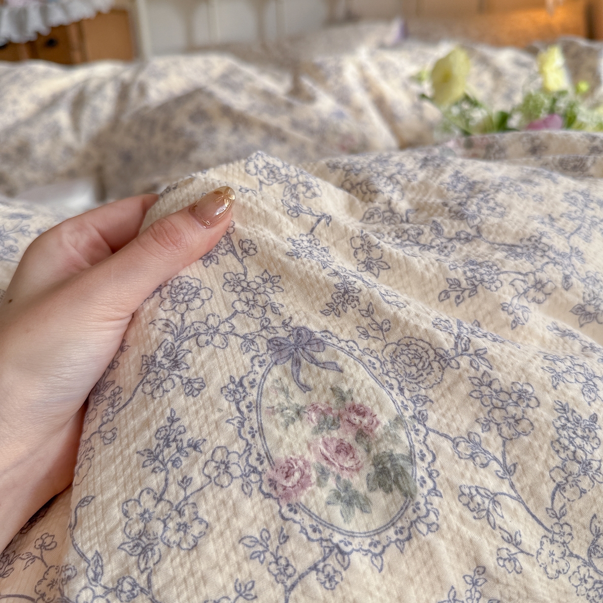 91家纺网 家纺一手货源 找家纺 初念 2026新款A类高品质110克超柔泡芙纱四件套 蕾丝花匣