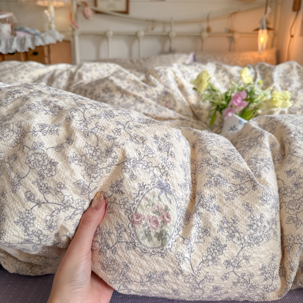 91家纺网 家纺一手货源 找家纺 初念 2026新款A类高品质110克超柔泡芙纱四件套 蕾丝花匣