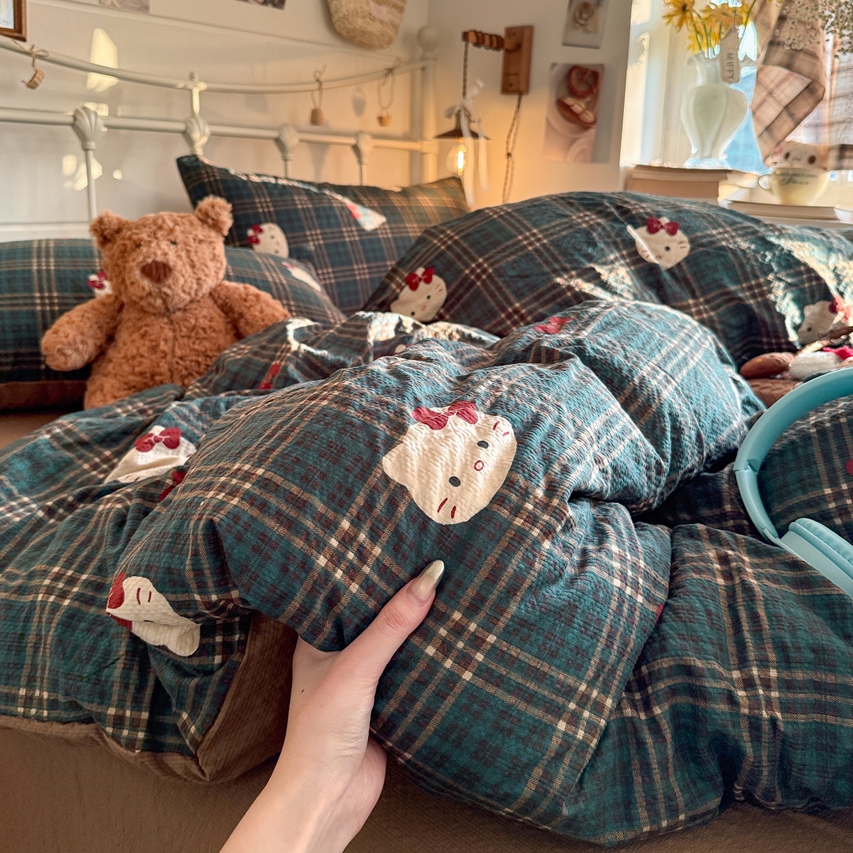 91家纺网 家纺一手货源 找家纺 初念 2026新款A类高品质110克超柔泡芙纱四件套 绿格小猫