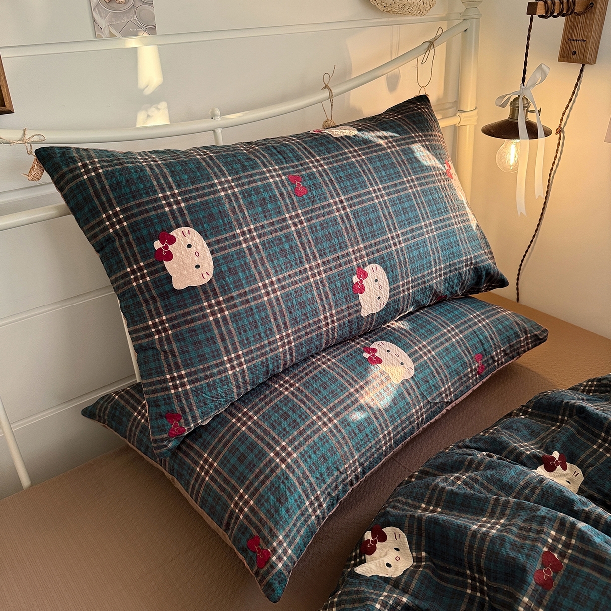 91家纺网 家纺一手货源 找家纺 初念 2026新款A类高品质110克超柔泡芙纱四件套 绿格小猫