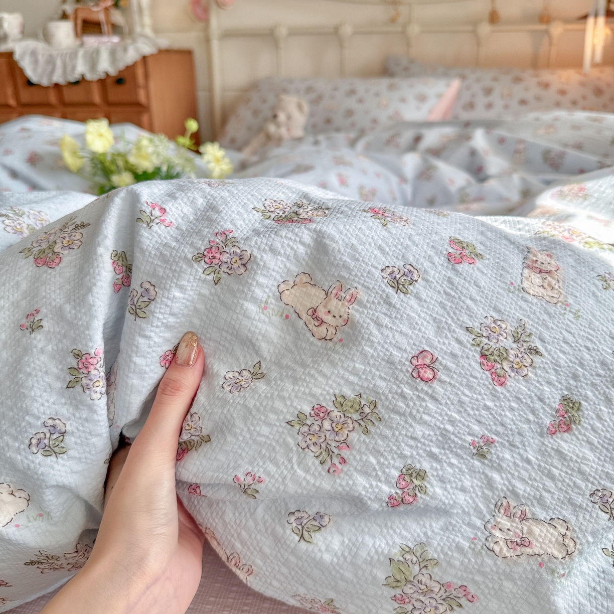 91家纺网 家纺一手货源 找家纺 初念 2026新款A类高品质110克超柔泡芙纱四件套 萌兔岛屿