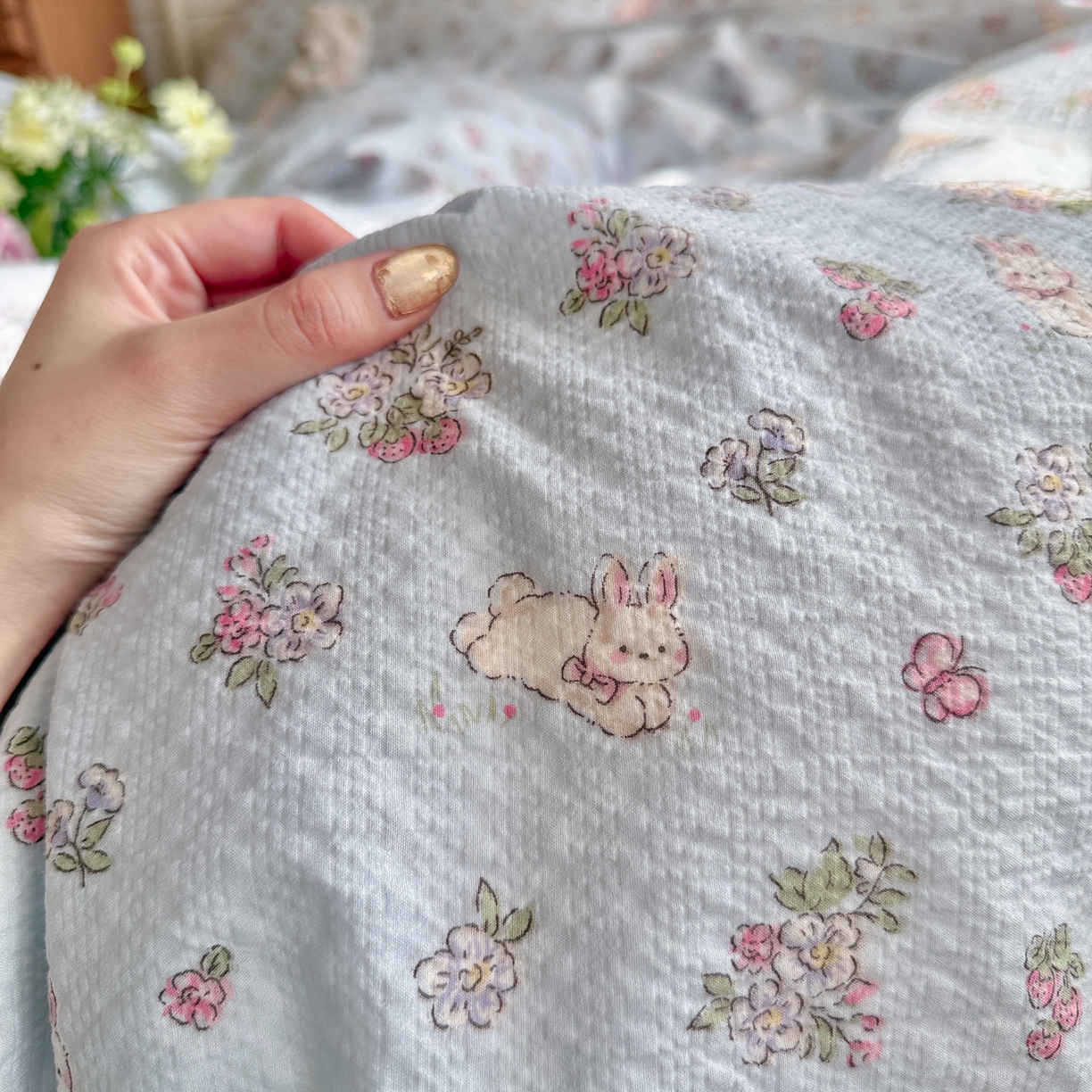 91家纺网 家纺一手货源 找家纺 初念 2026新款A类高品质110克超柔泡芙纱四件套 萌兔岛屿