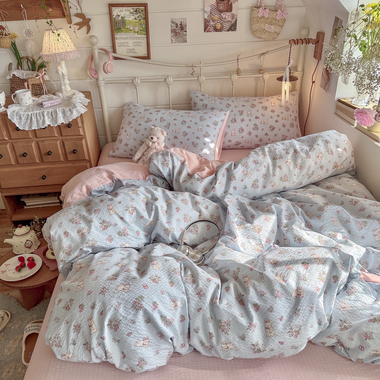 91家纺网 家纺一手货源 找家纺 初念 2026新款A类高品质110克超柔泡芙纱四件套 萌兔岛屿