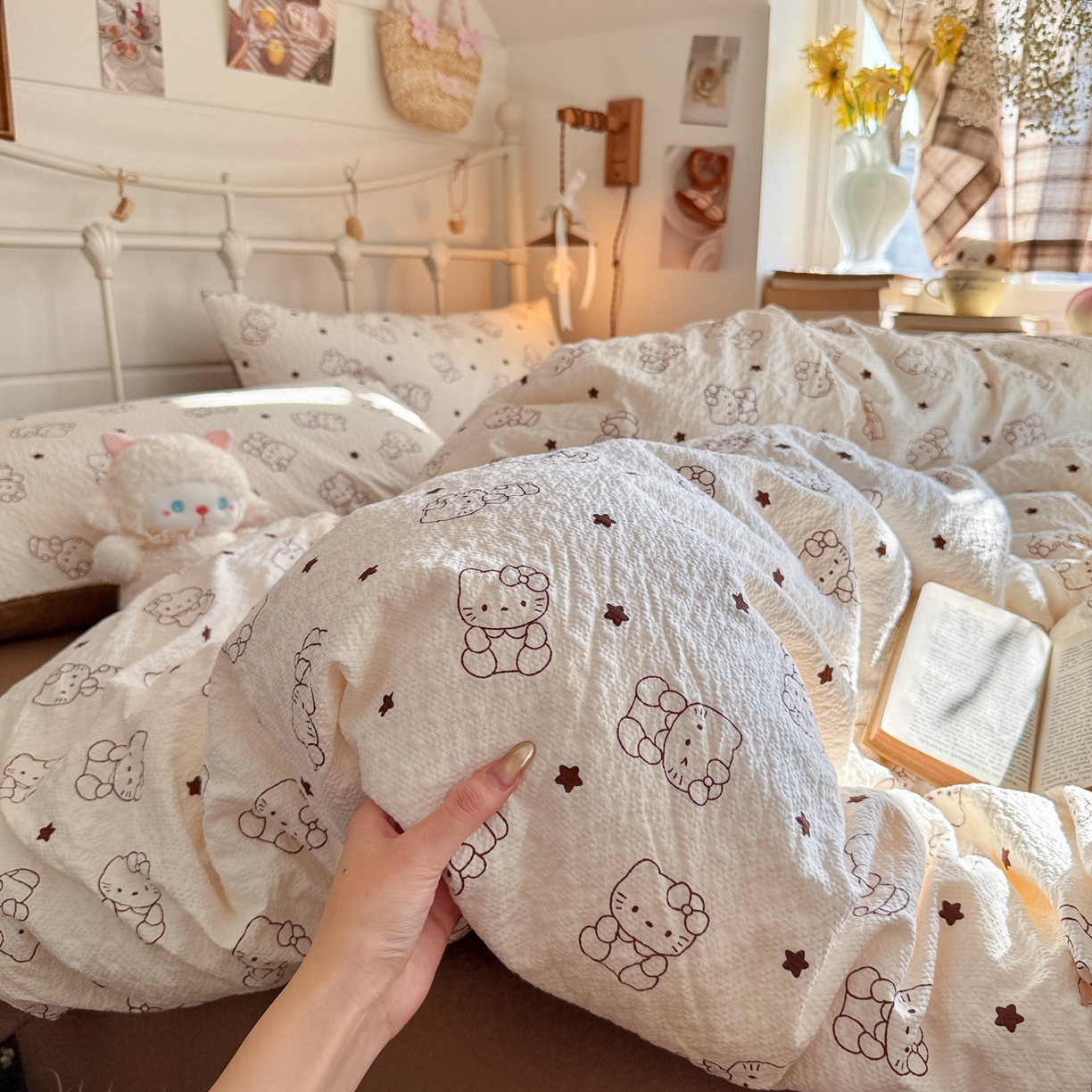 91家纺网 家纺一手货源 找家纺 初念 2026新款A类高品质110克超柔泡芙纱四件套 描线小猫