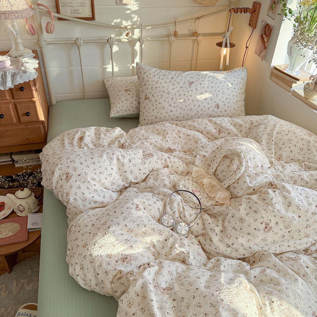 91家纺网 家纺一手货源 找家纺 初念 2026新款A类高品质110克超柔泡芙纱四件套 木马小花团