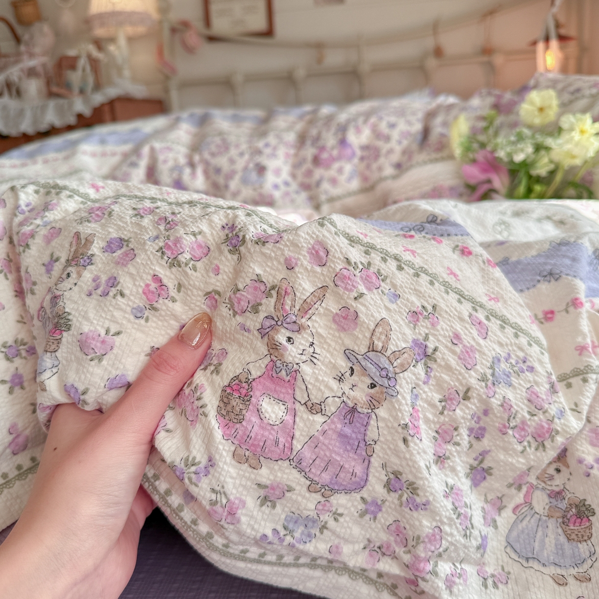 91家纺网 家纺一手货源 找家纺 初念 2026新款A类高品质110克超柔泡芙纱四件套 小兔裙边