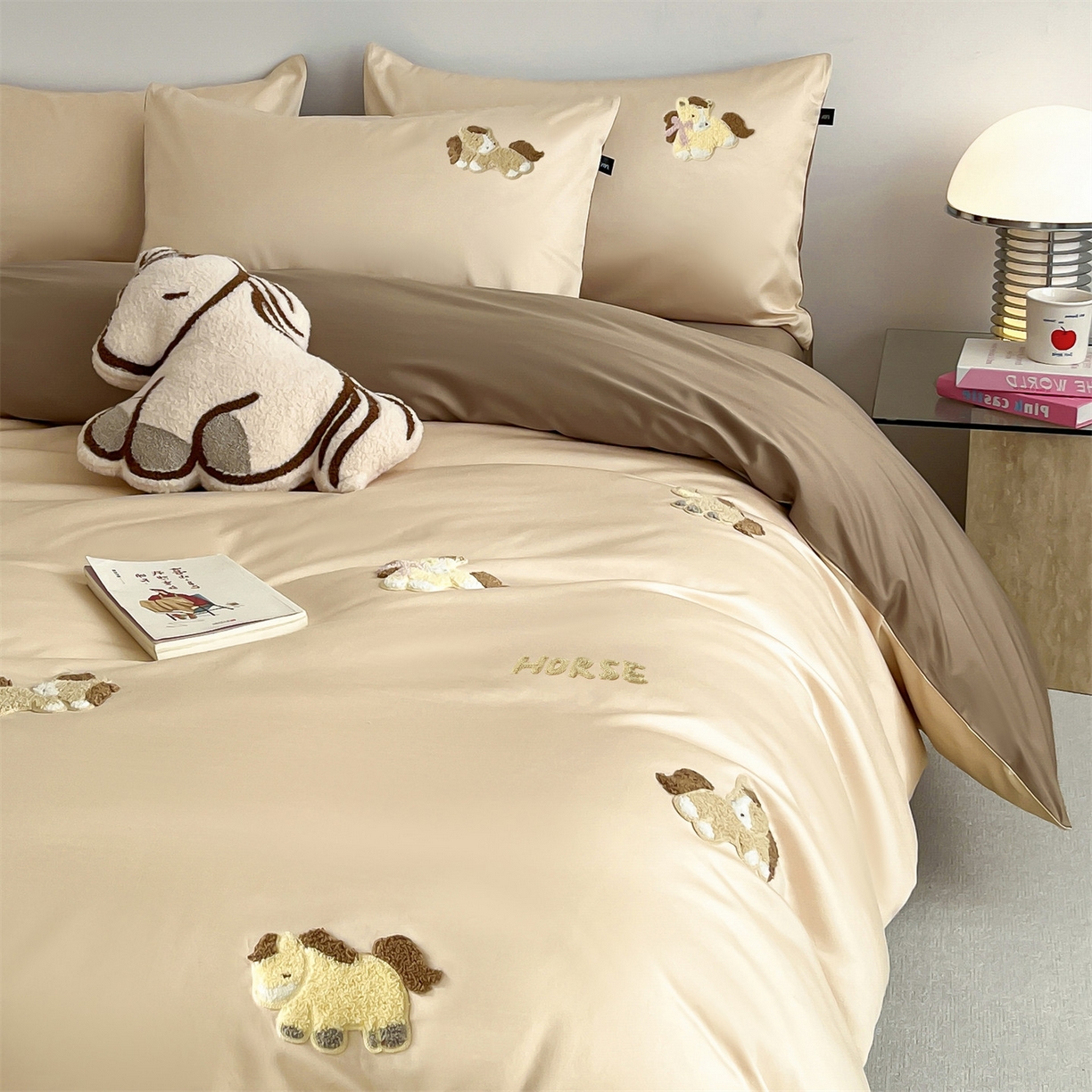 91家纺网 家纺一手货源 找家纺 （总）蓝米卡夫 2026春季新款-100S长绒棉毛巾绣系列四件套-马踏祥云（礼盒）