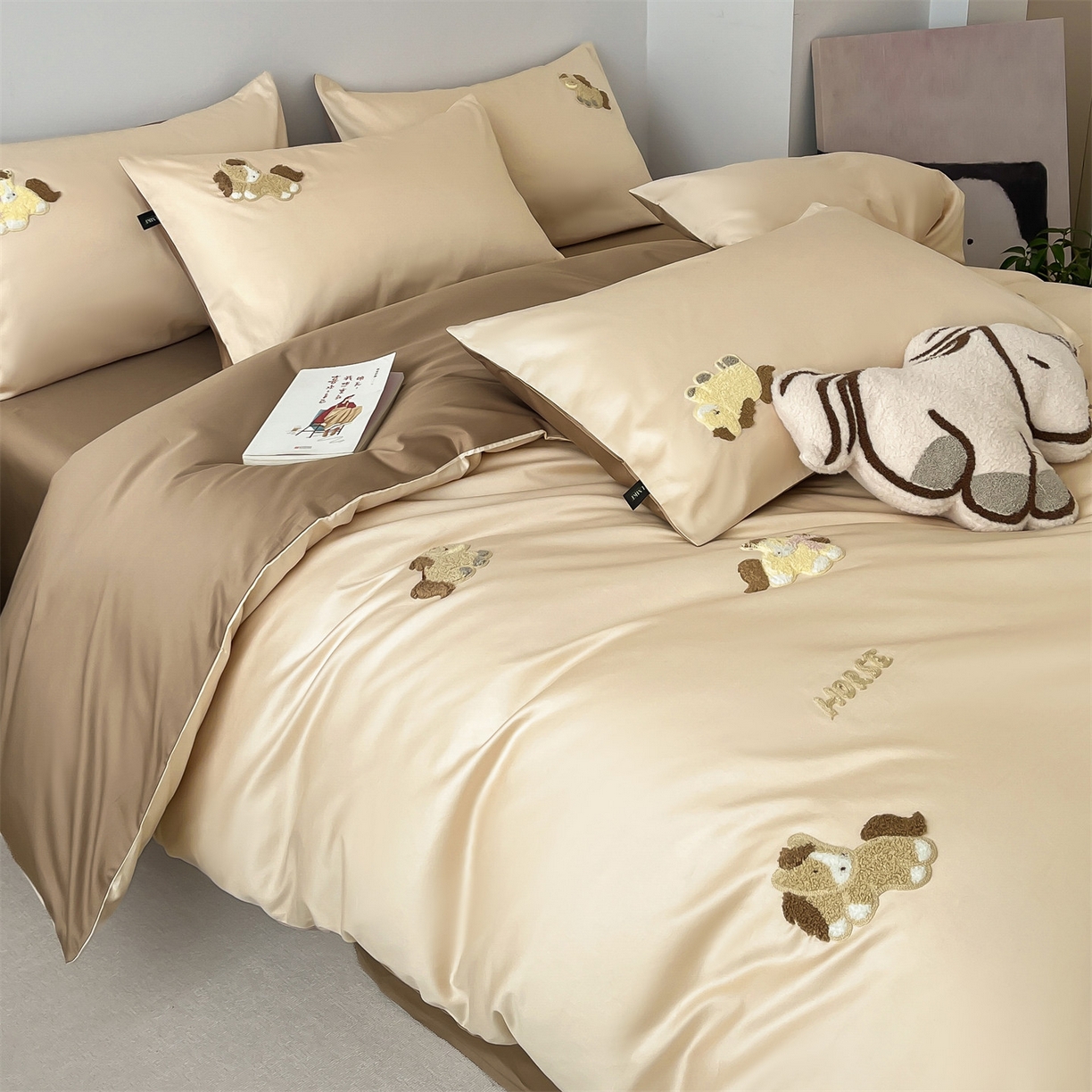 91家纺网 家纺一手货源 找家纺 蓝米卡夫 2026春季新款-100S长绒棉毛巾绣系列四件套-马踏祥云（礼盒） 马踏祥云-奶咖大地色