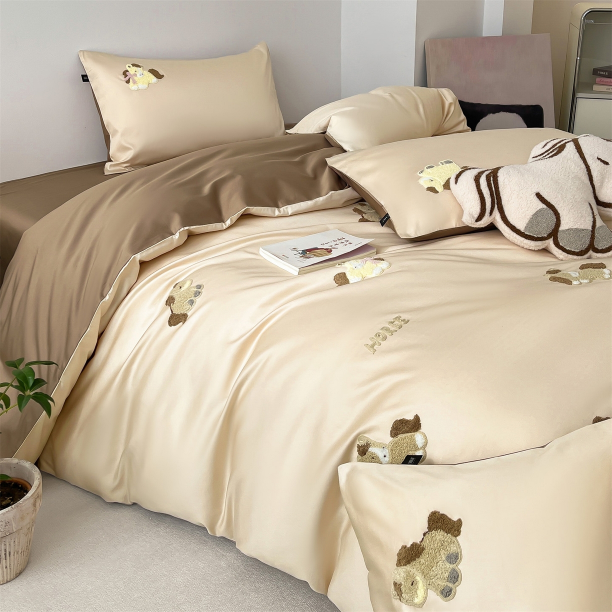 91家纺网 家纺一手货源 找家纺 蓝米卡夫 2026春季新款-100S长绒棉毛巾绣系列四件套-马踏祥云（礼盒） 马踏祥云-奶咖大地色