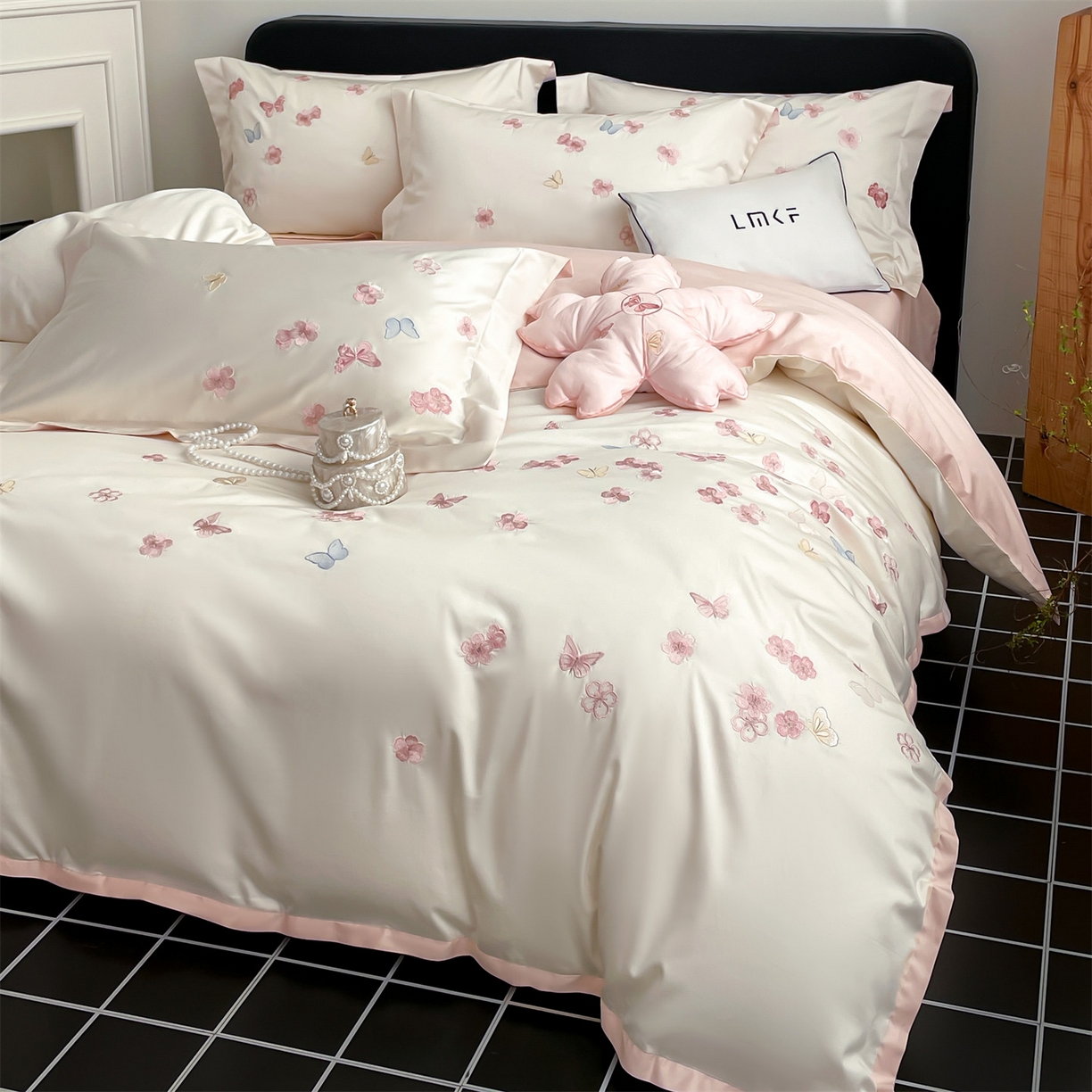 91家纺网 家纺一手货源 找家纺 （总）蓝米卡夫 2026春季新款-100S长绒棉贡缎刺绣系列四件套-繁花福语（礼盒）