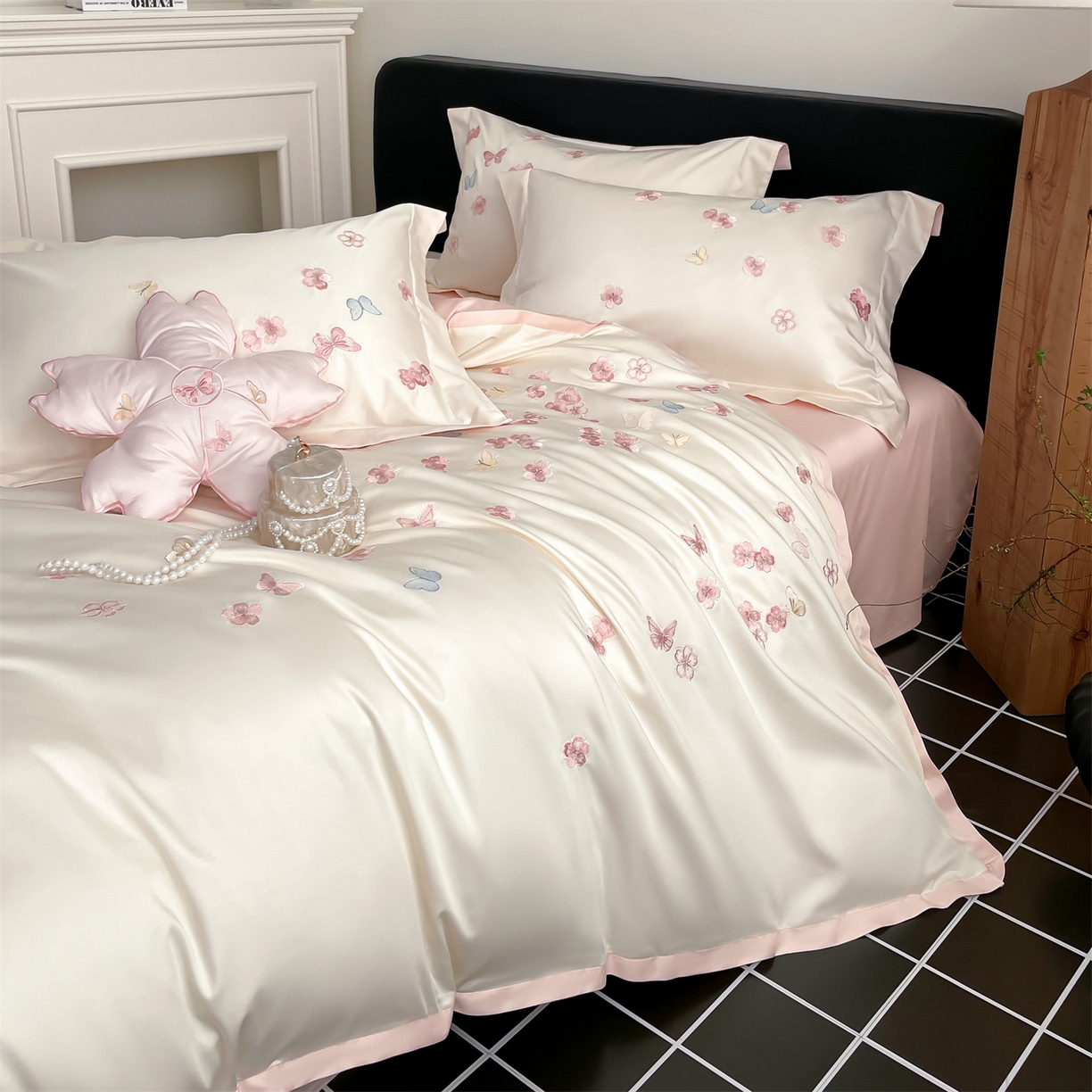 91家纺网 家纺一手货源 找家纺 （总）蓝米卡夫 2026春季新款-100S长绒棉贡缎刺绣系列四件套-繁花福语（礼盒）