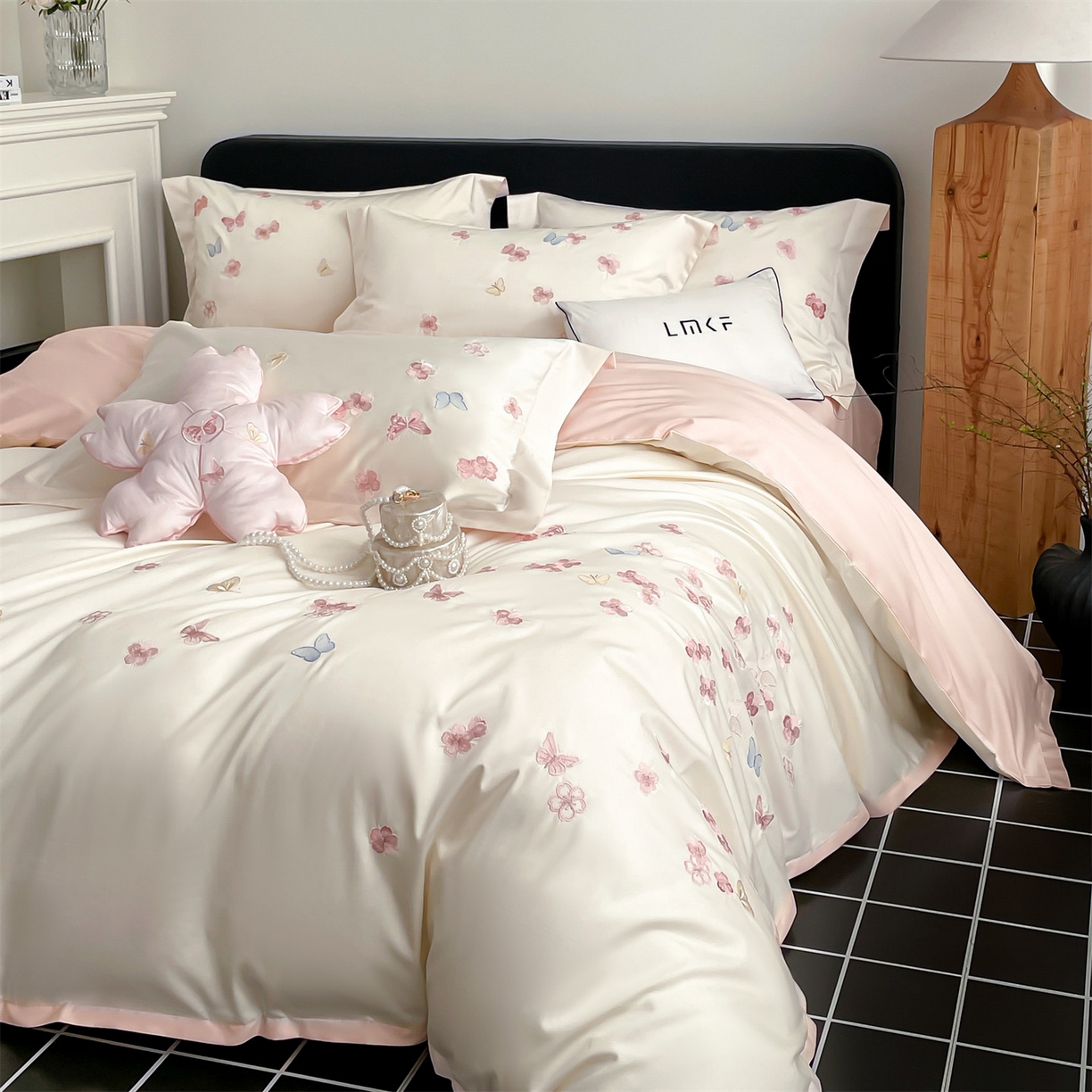 91家纺网 家纺一手货源 找家纺 （总）蓝米卡夫 2026春季新款-100S长绒棉贡缎刺绣系列四件套-繁花福语（礼盒）