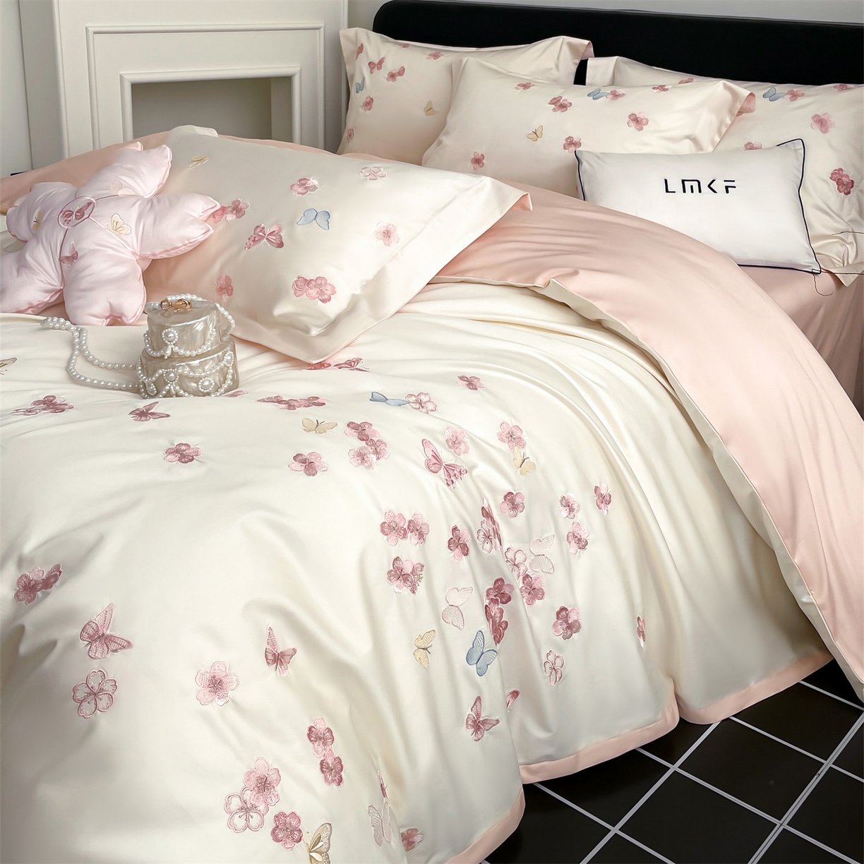 91家纺网 家纺一手货源 找家纺 （总）蓝米卡夫 2026春季新款-100S长绒棉贡缎刺绣系列四件套-繁花福语（礼盒）