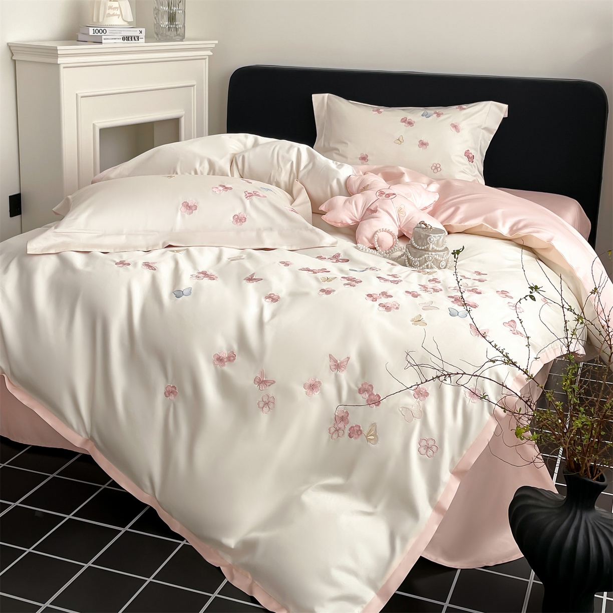 91家纺网 家纺一手货源 找家纺 （总）蓝米卡夫 2026春季新款-100S长绒棉贡缎刺绣系列四件套-繁花福语（礼盒）