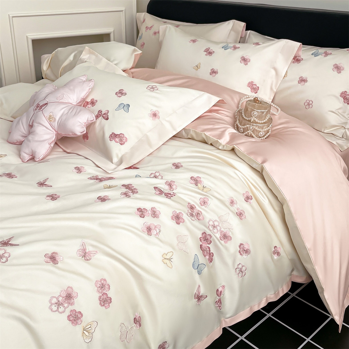 91家纺网 家纺一手货源 找家纺 （总）蓝米卡夫 2026春季新款-100S长绒棉贡缎刺绣系列四件套-繁花福语（礼盒）