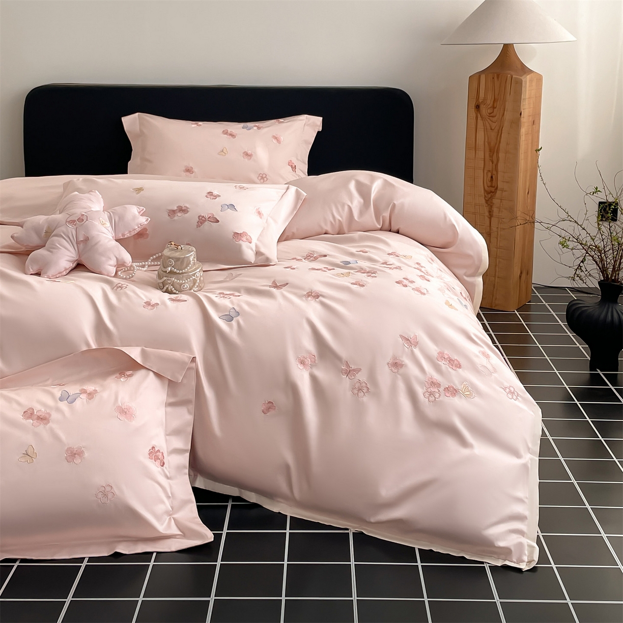 91家纺网 家纺一手货源 找家纺 蓝米卡夫 2026春季新款-100S长绒棉贡缎刺绣系列四件套-繁花福语（礼盒） 繁花福语-幸福蜜桃