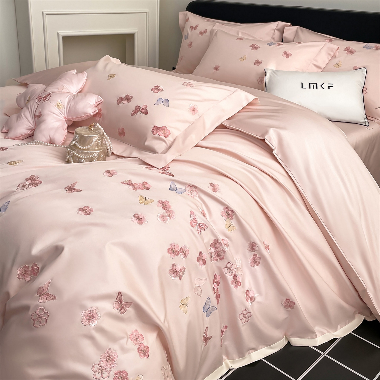 91家纺网 家纺一手货源 找家纺 蓝米卡夫 2026春季新款-100S长绒棉贡缎刺绣系列四件套-繁花福语（礼盒） 繁花福语-幸福蜜桃