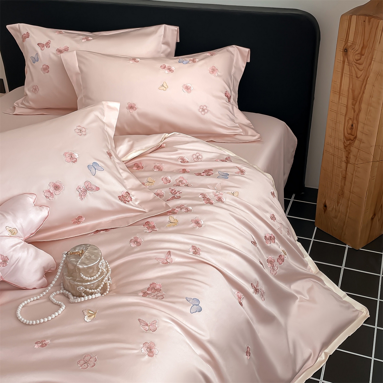 91家纺网 家纺一手货源 找家纺 蓝米卡夫 2026春季新款-100S长绒棉贡缎刺绣系列四件套-繁花福语（礼盒） 繁花福语-幸福蜜桃