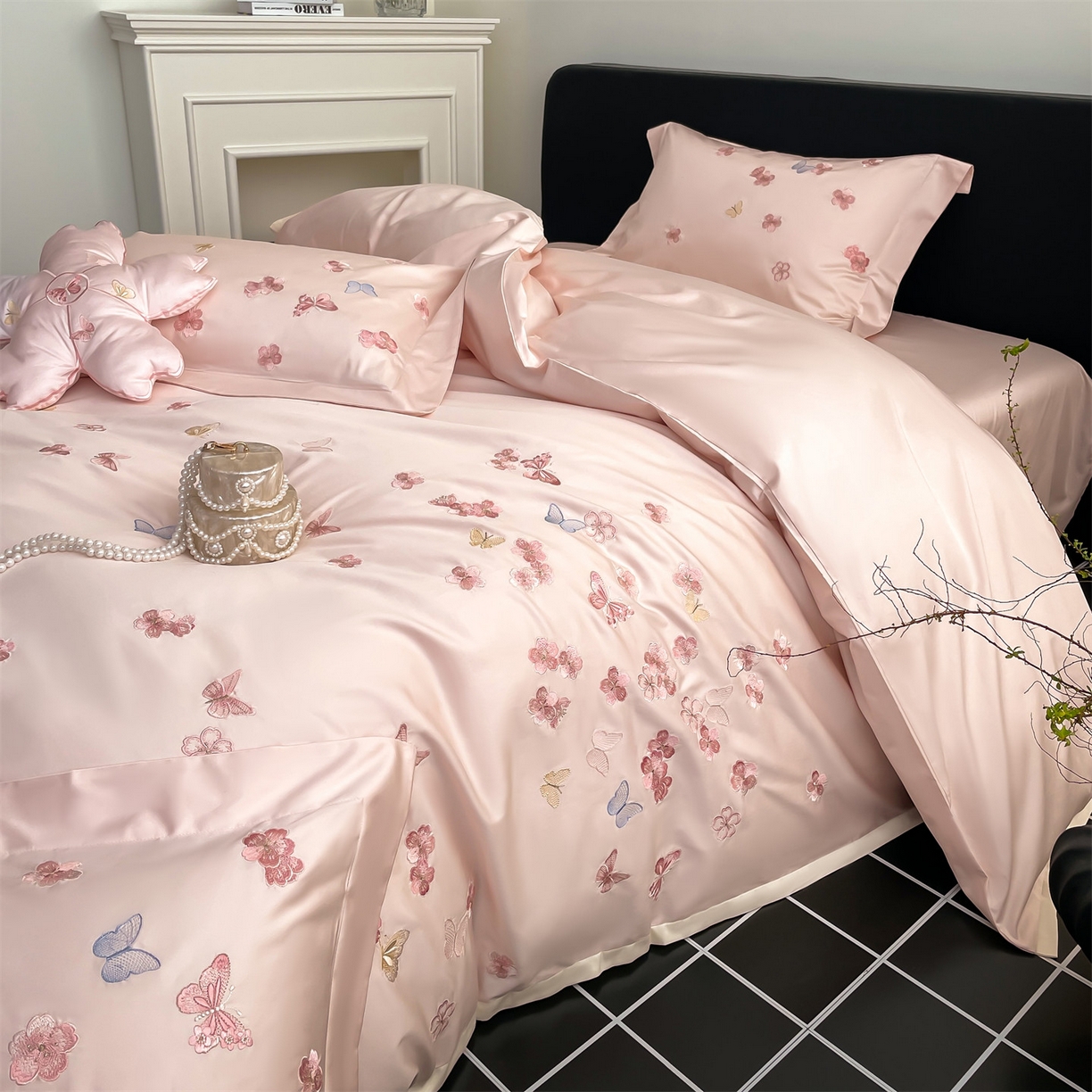 91家纺网 家纺一手货源 找家纺 蓝米卡夫 2026春季新款-100S长绒棉贡缎刺绣系列四件套-繁花福语（礼盒） 繁花福语-幸福蜜桃