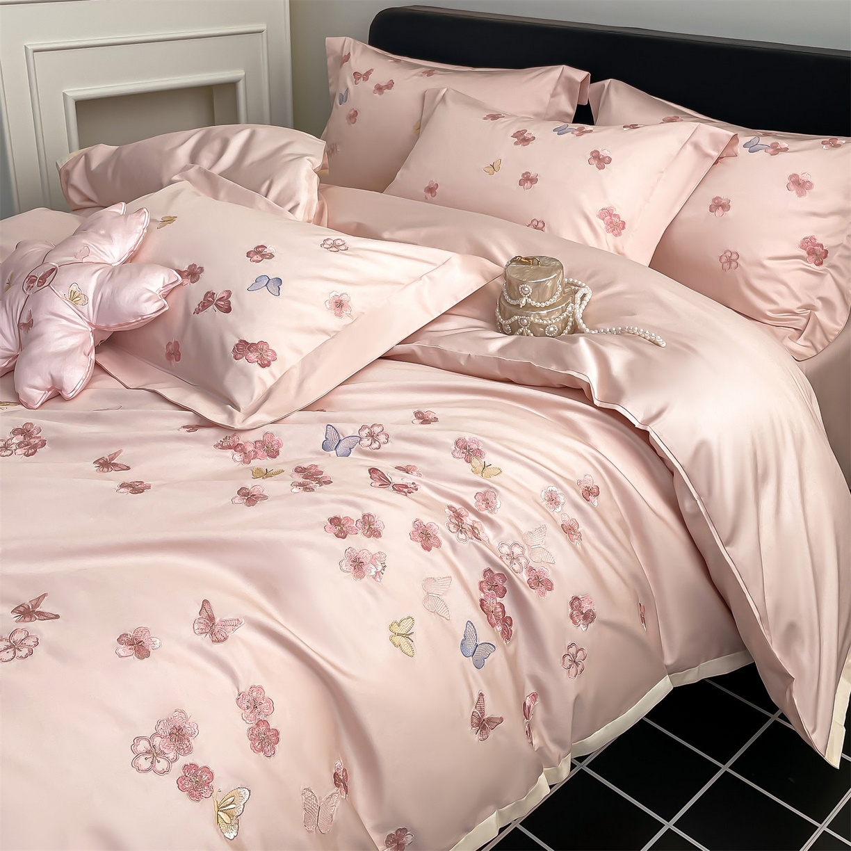 91家纺网 家纺一手货源 找家纺 蓝米卡夫 2026春季新款-100S长绒棉贡缎刺绣系列四件套-繁花福语（礼盒） 繁花福语-幸福蜜桃