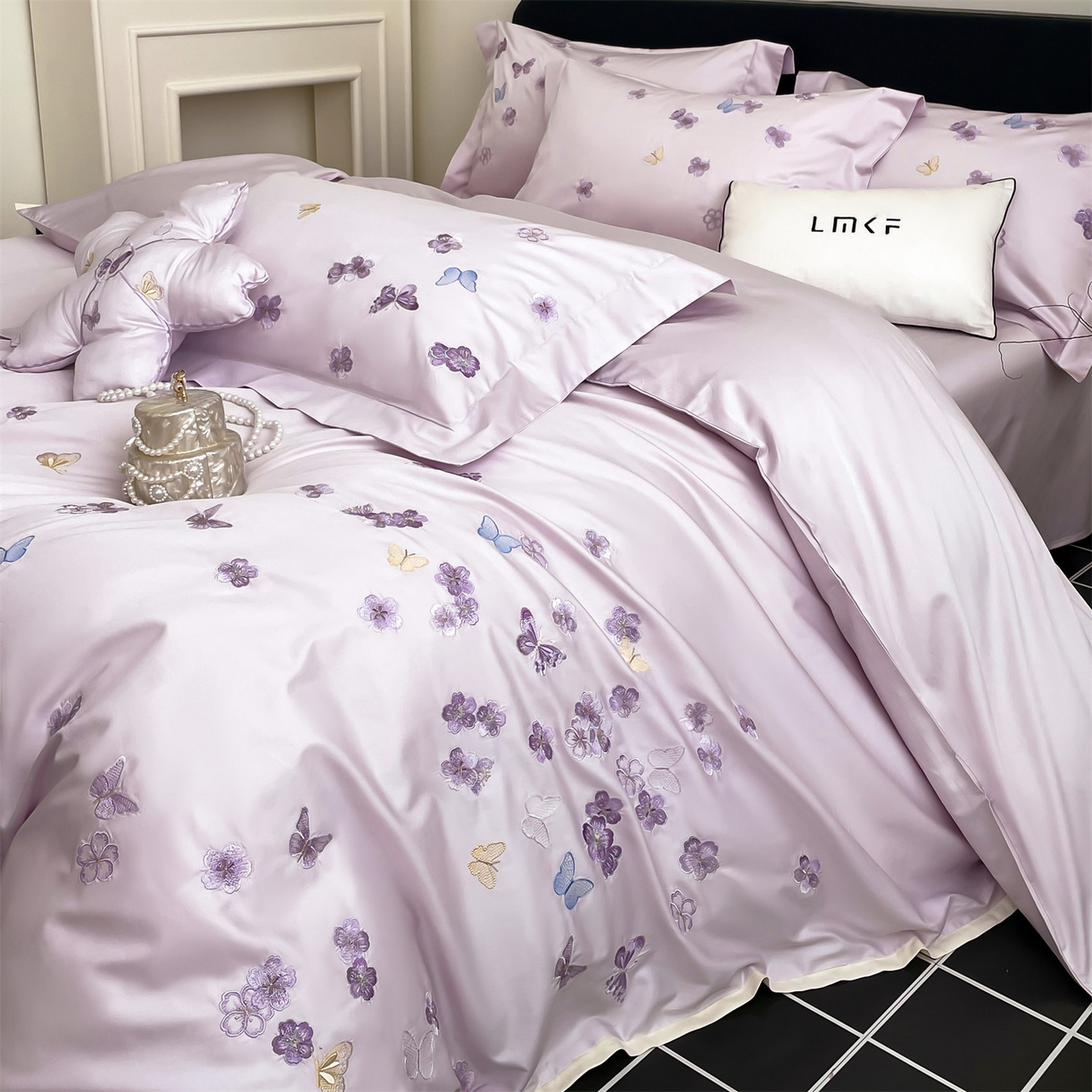 91家纺网 家纺一手货源 找家纺 蓝米卡夫 2026春季新款-100S长绒棉贡缎刺绣系列四件套-繁花福语（礼盒） 繁花福语-幻紫祥瑞