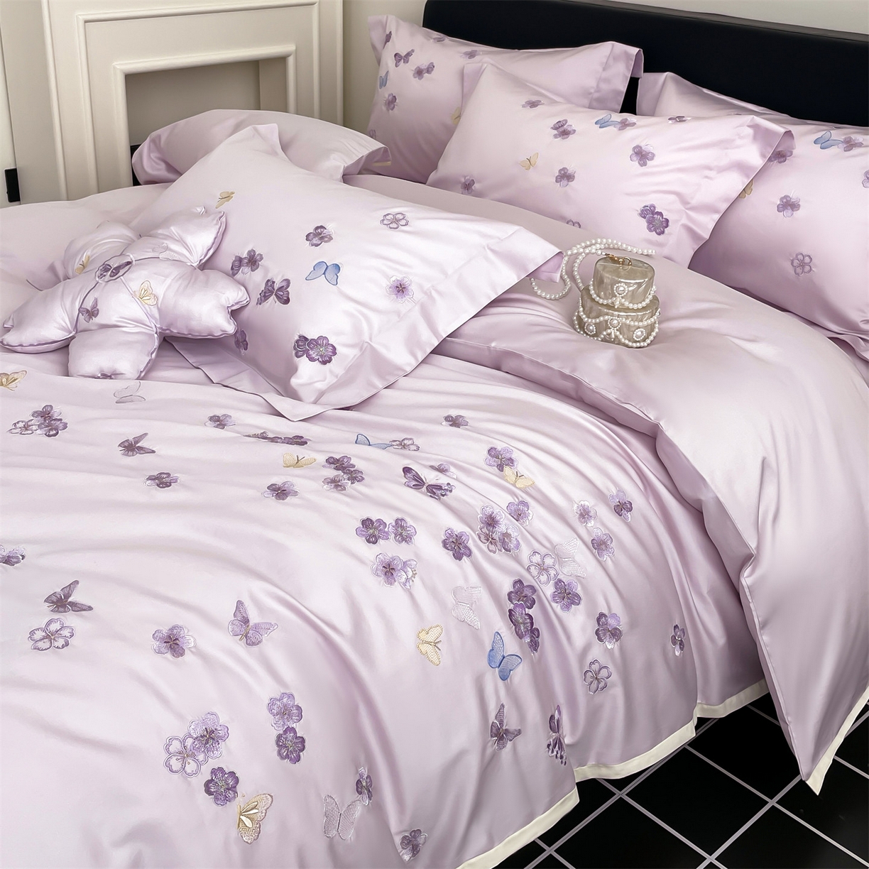 91家纺网 家纺一手货源 找家纺 蓝米卡夫 2026春季新款-100S长绒棉贡缎刺绣系列四件套-繁花福语（礼盒） 繁花福语-幻紫祥瑞