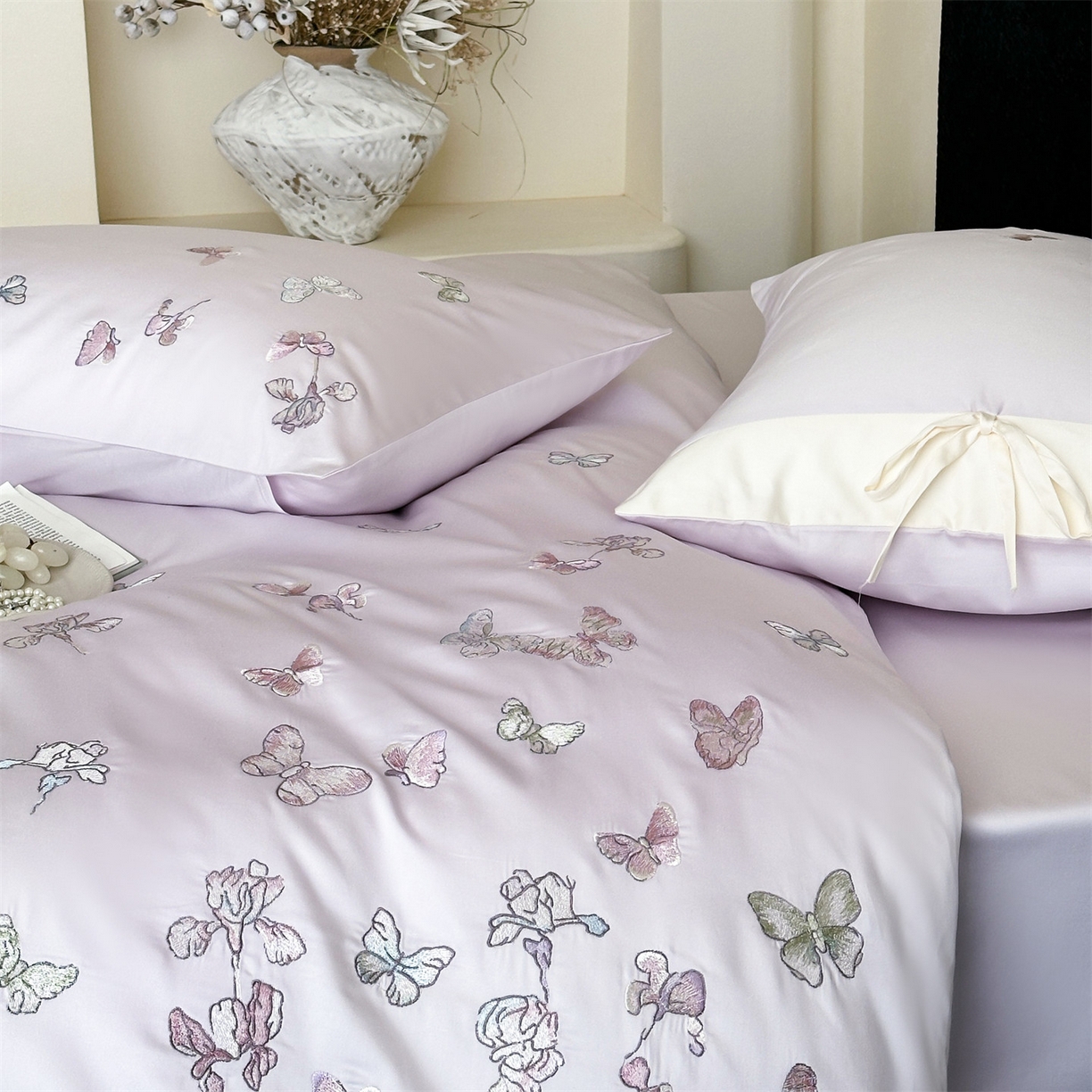 91家纺网 家纺一手货源 找家纺 蓝米卡夫 2026春季新款-100S长绒棉贡缎刺绣系列四件套-阿勒泰福蝶（礼盒） 阿勒泰福蝶-梦幻紫韵