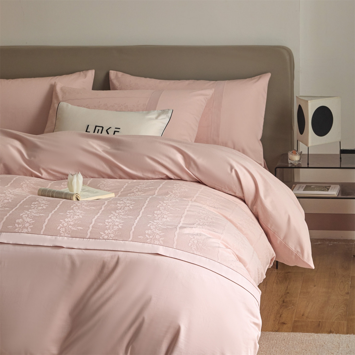 91家纺网 家纺一手货源 找家纺 （总）蓝米卡夫 2026春季新款-100S全棉亮面提花贡缎长绒棉拼接款（礼盒）