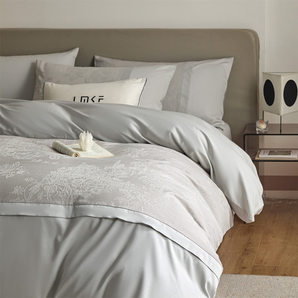 91家纺网 家纺一手货源 找家纺 （总）蓝米卡夫 2026春季新款-100S全棉亮面提花贡缎长绒棉拼接款（礼盒）