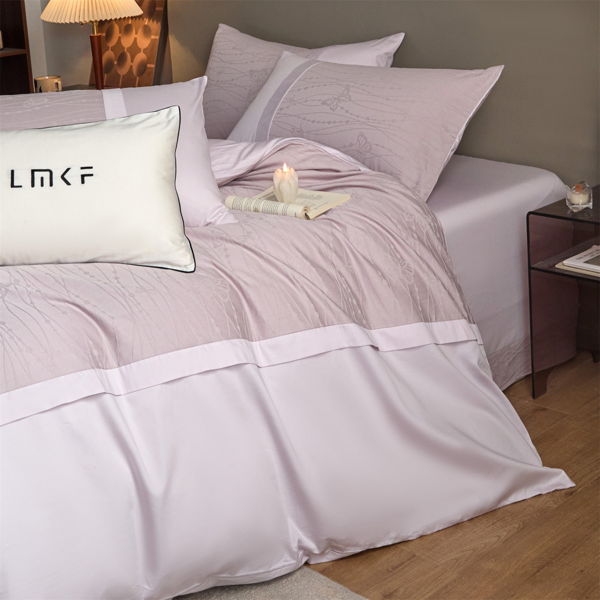 91家纺网 家纺一手货源 找家纺 蓝米卡夫 2026春季新款-100S全棉亮面提花贡缎长绒棉拼接款（礼盒） 蝶梦-淡雅紫