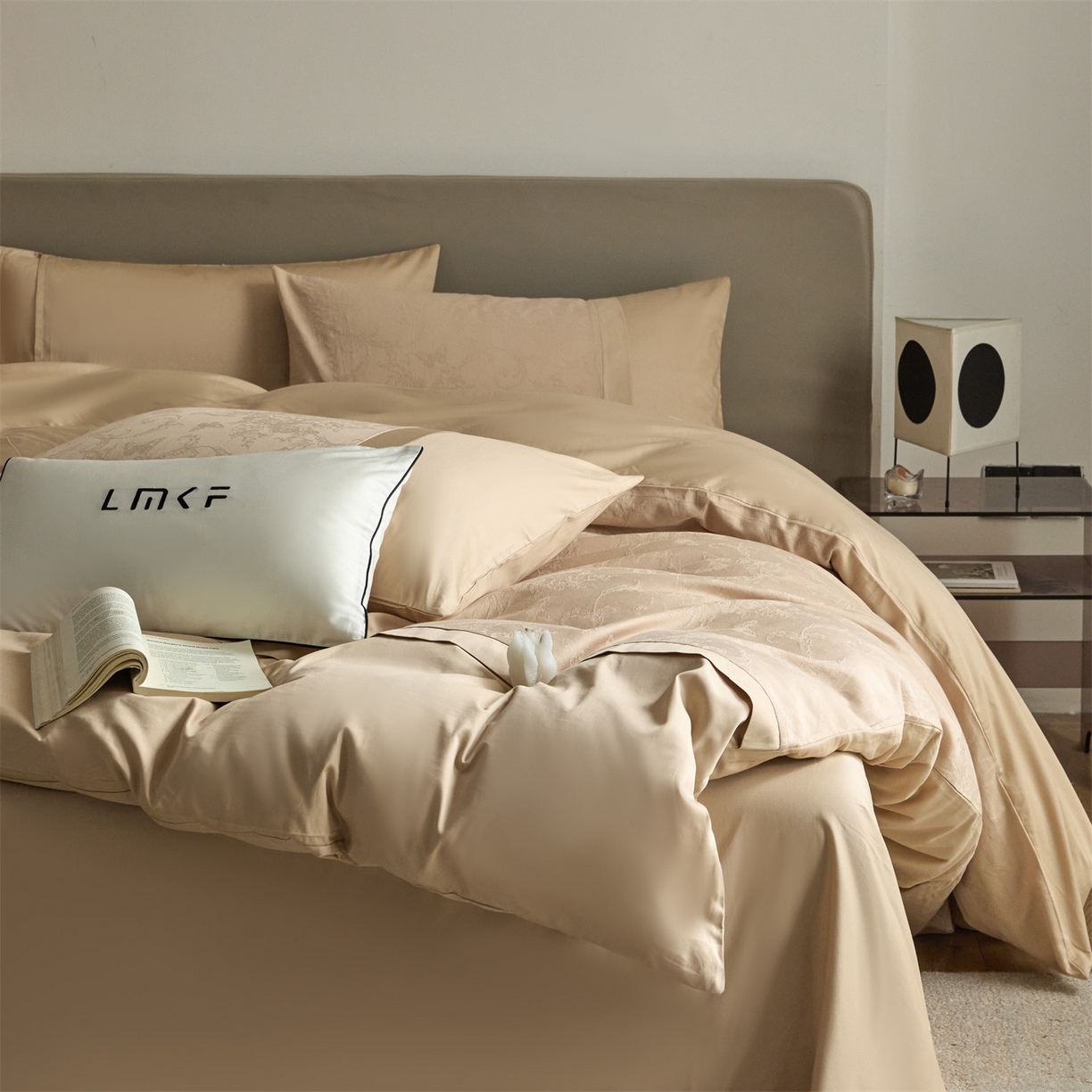 91家纺网 家纺一手货源 找家纺 蓝米卡夫 2026春季新款-100S全棉亮面提花贡缎长绒棉拼接款（礼盒） 花漾梦境-米杏