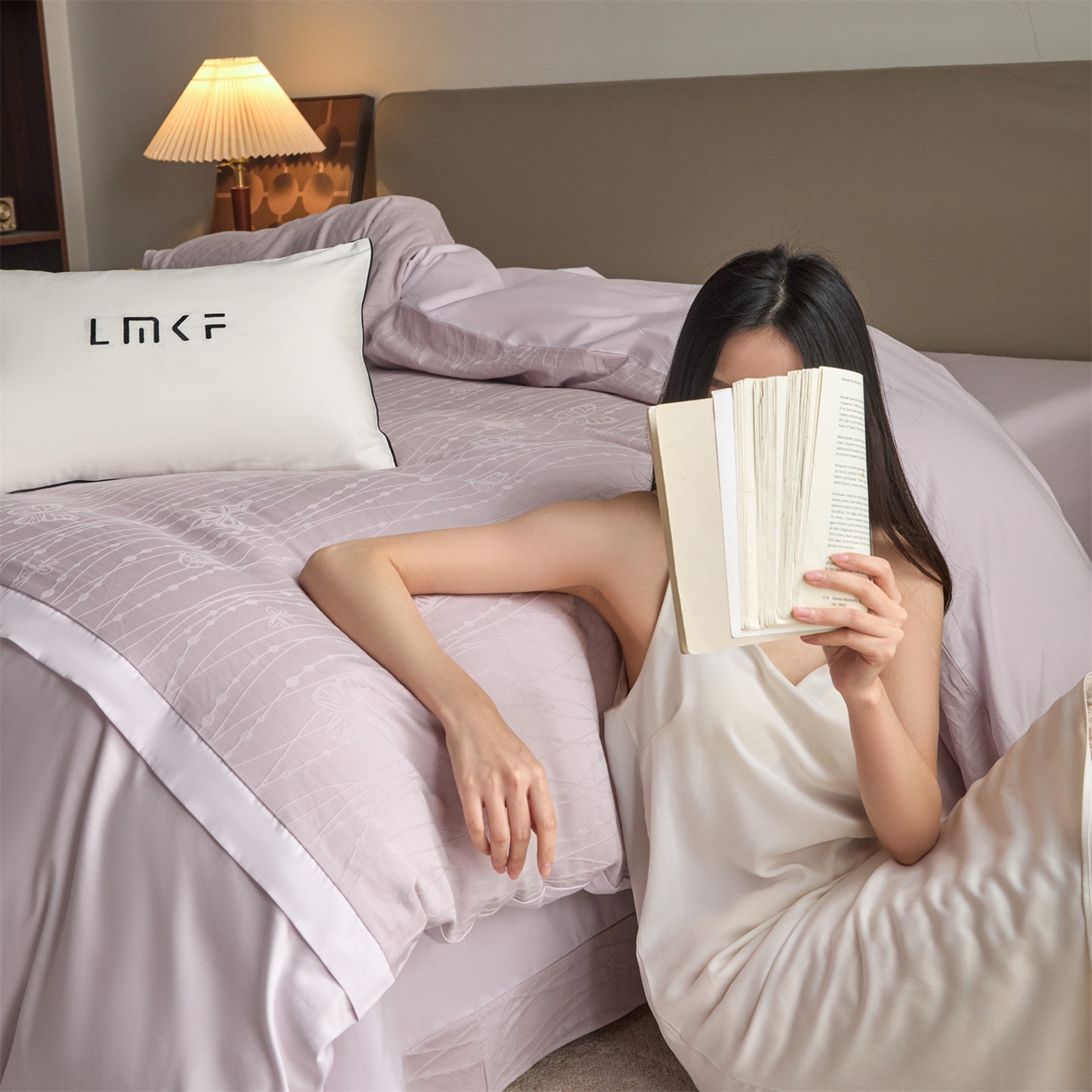 91家纺网 家纺一手货源 找家纺 蓝米卡夫 2026春季新款-100S全棉亮面提花贡缎长绒棉拼接款（礼盒） 蝶梦-淡雅紫