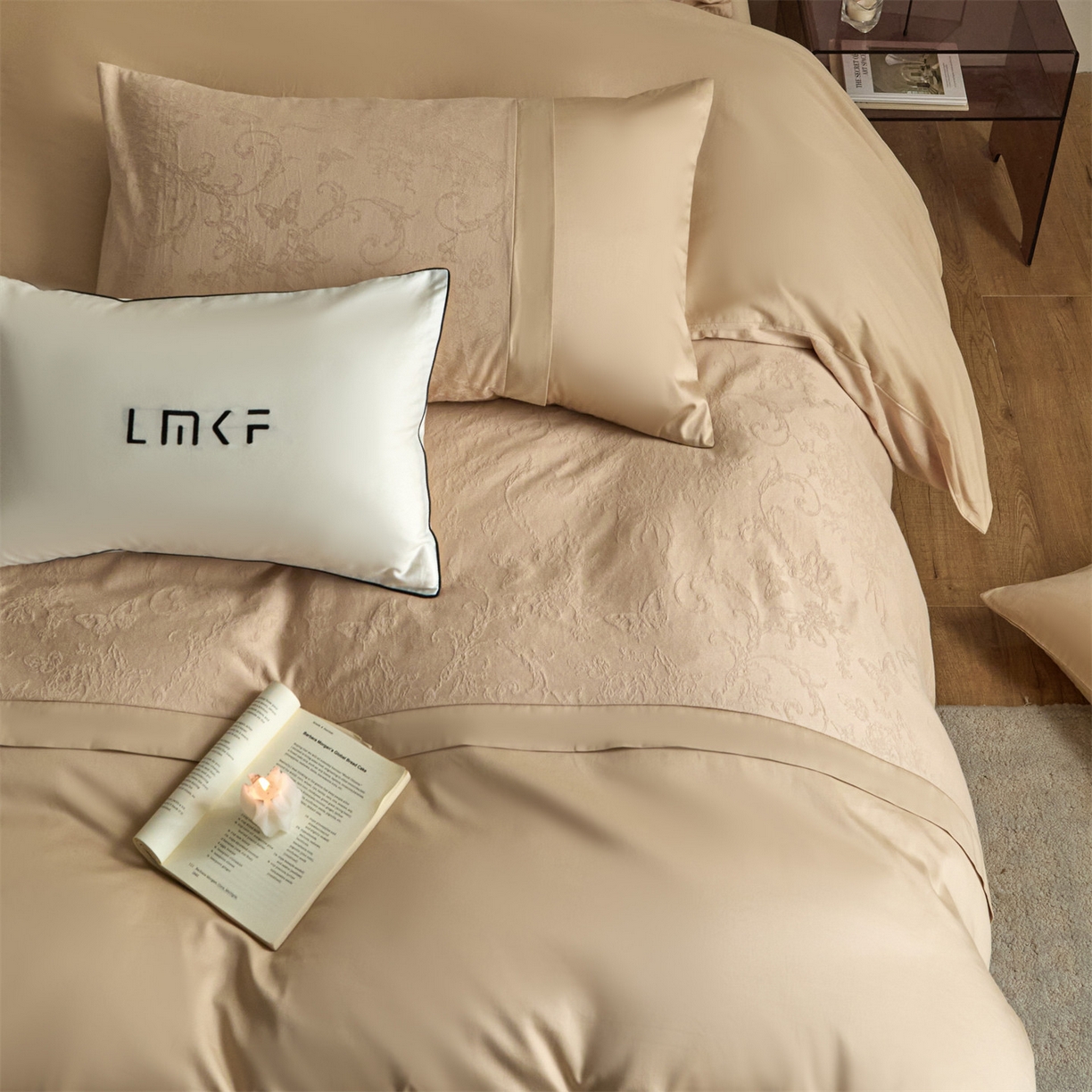 91家纺网 家纺一手货源 找家纺 蓝米卡夫 2026春季新款-100S全棉亮面提花贡缎长绒棉拼接款（礼盒） 花漾梦境-米杏