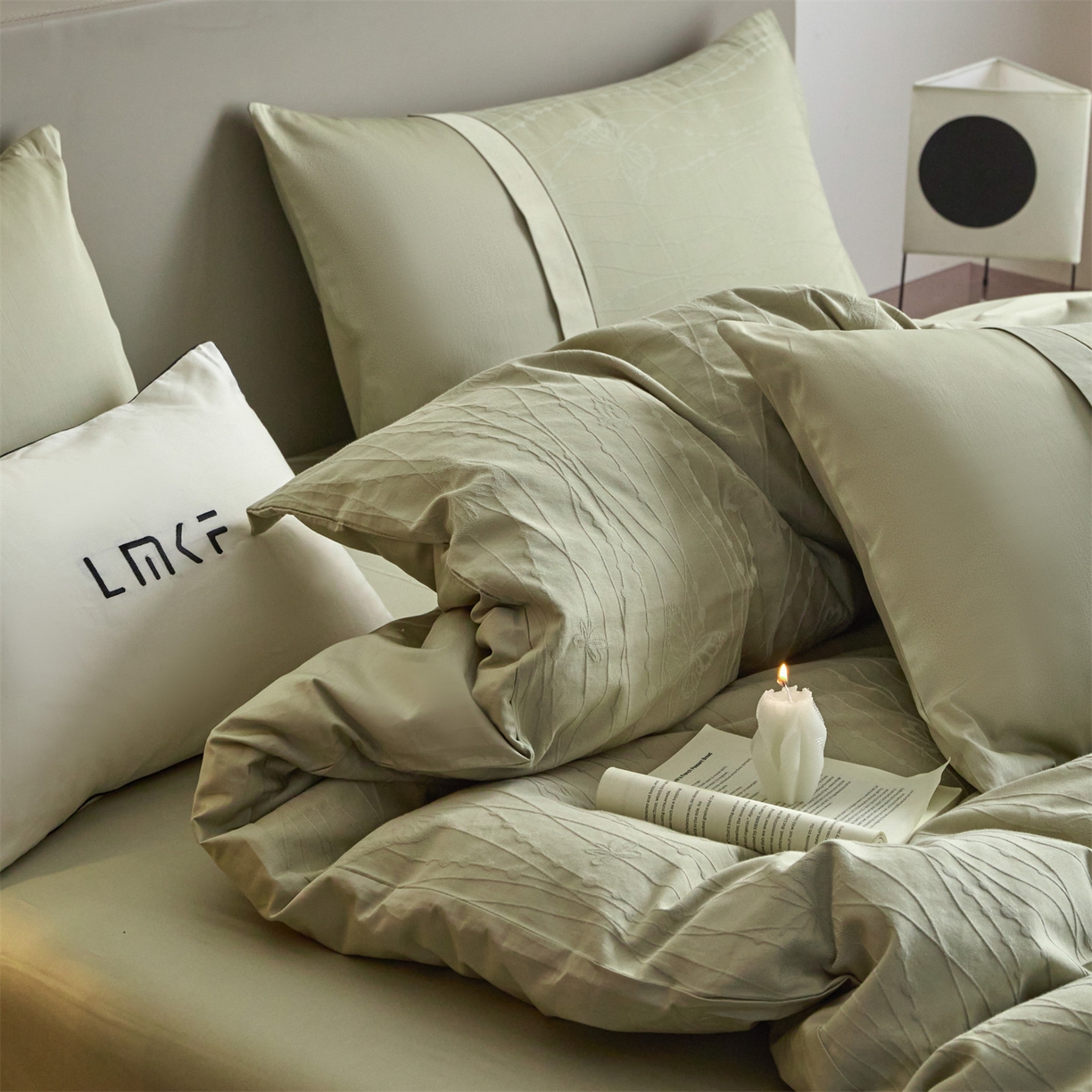 91家纺网 家纺一手货源 找家纺 蓝米卡夫 2026春季新款-100S全棉亮面提花贡缎长绒棉拼接款（礼盒） 蝶梦-奶绿