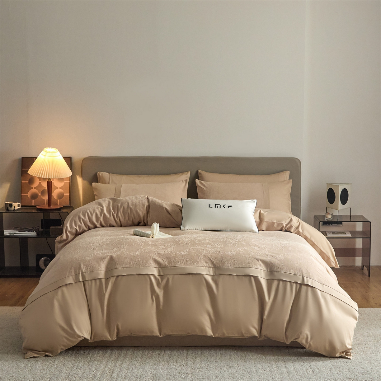 91家纺网 家纺一手货源 找家纺 蓝米卡夫 2026春季新款-100S全棉亮面提花贡缎长绒棉拼接款（礼盒） 花漾梦境-米杏