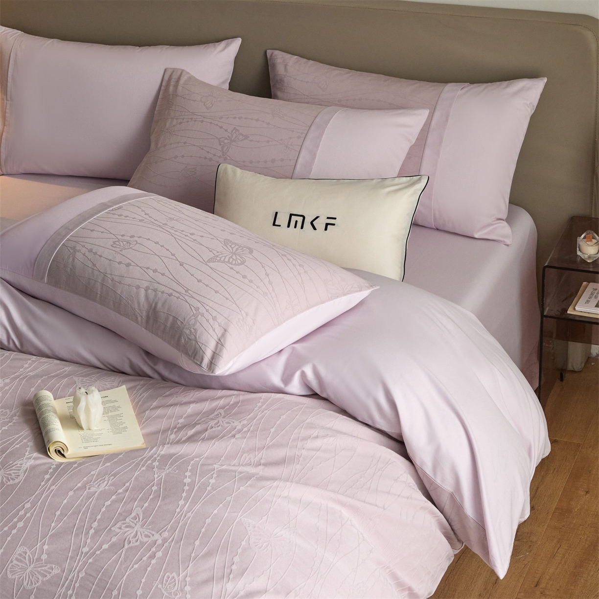 91家纺网 家纺一手货源 找家纺 蓝米卡夫 2026春季新款-100S全棉亮面提花贡缎长绒棉拼接款（礼盒） 蝶梦-淡雅紫