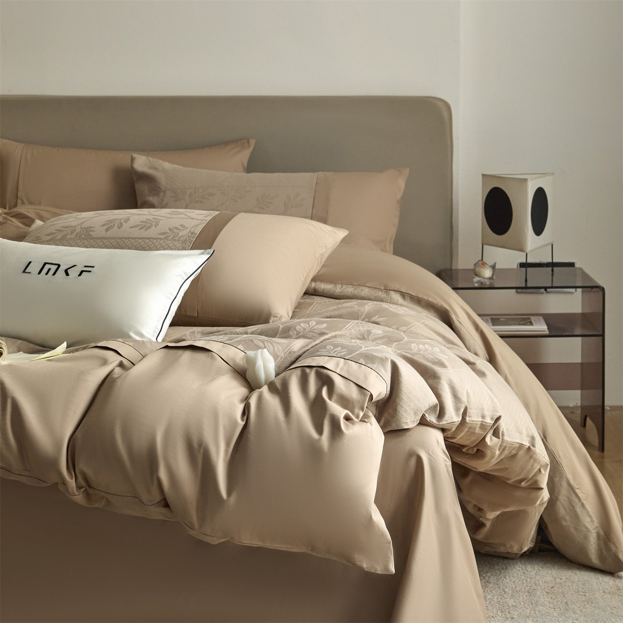 91家纺网 家纺一手货源 找家纺 蓝米卡夫 2026春季新款-100S全棉亮面提花贡缎长绒棉拼接款（礼盒） 芊芊叶语-金属灰