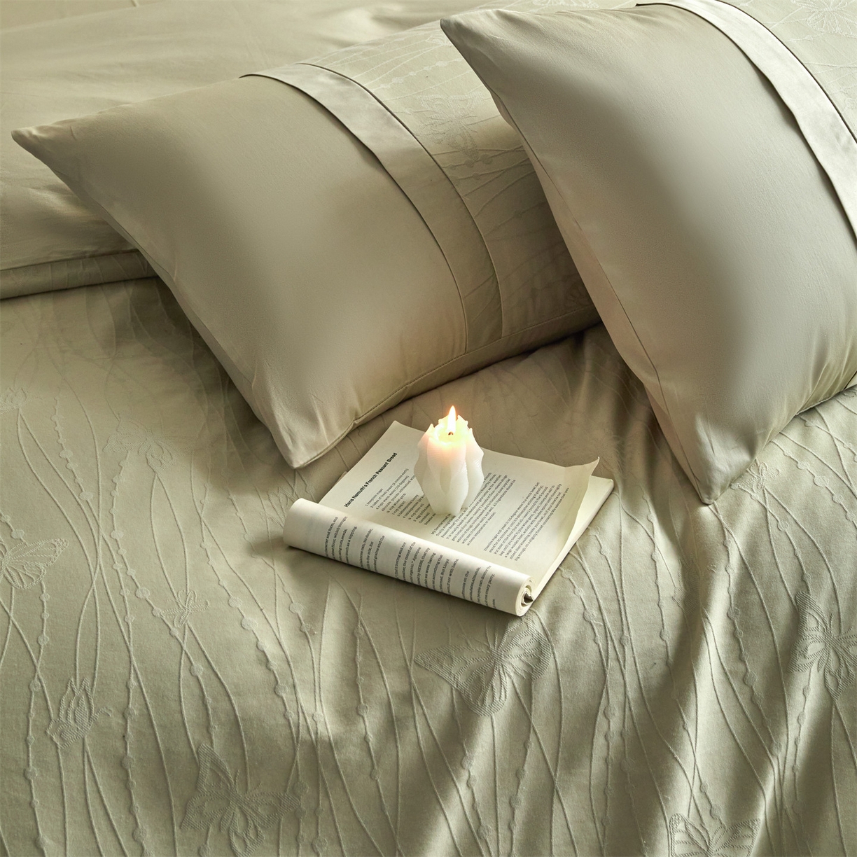 91家纺网 家纺一手货源 找家纺 蓝米卡夫 2026春季新款-100S全棉亮面提花贡缎长绒棉拼接款（礼盒） 蝶梦-奶绿