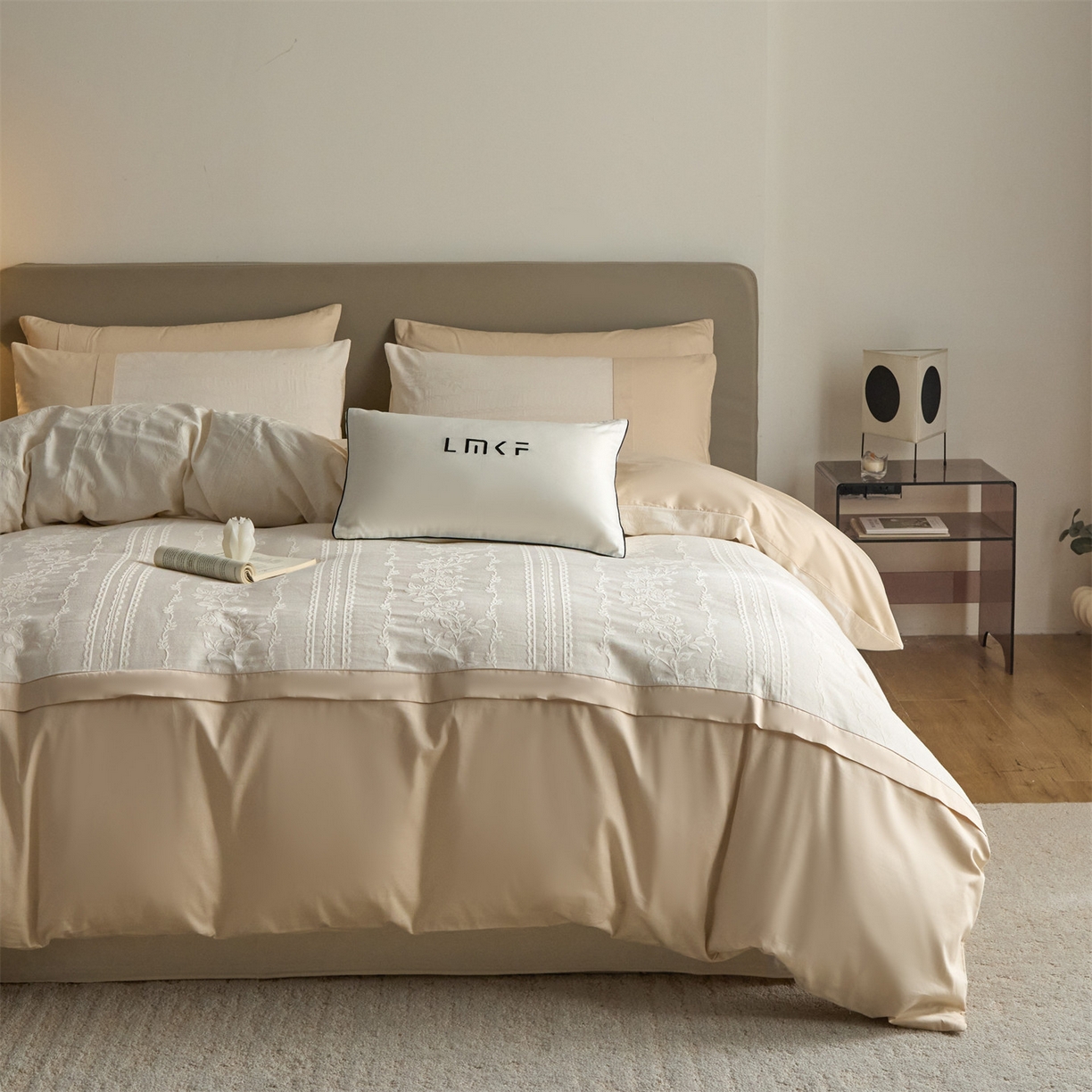 91家纺网 家纺一手货源 找家纺 蓝米卡夫 2026春季新款-100S全棉亮面提花贡缎长绒棉拼接款（礼盒） 花漾甜心-奶茶