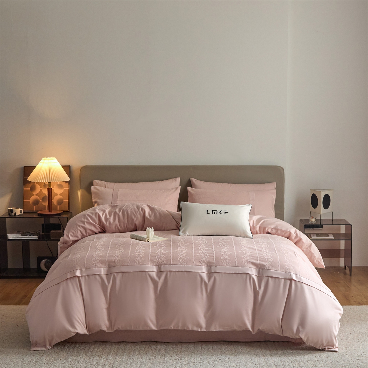 91家纺网 家纺一手货源 找家纺 蓝米卡夫 2026春季新款-100S全棉亮面提花贡缎长绒棉拼接款（礼盒） 浪漫情缘-唯美粉